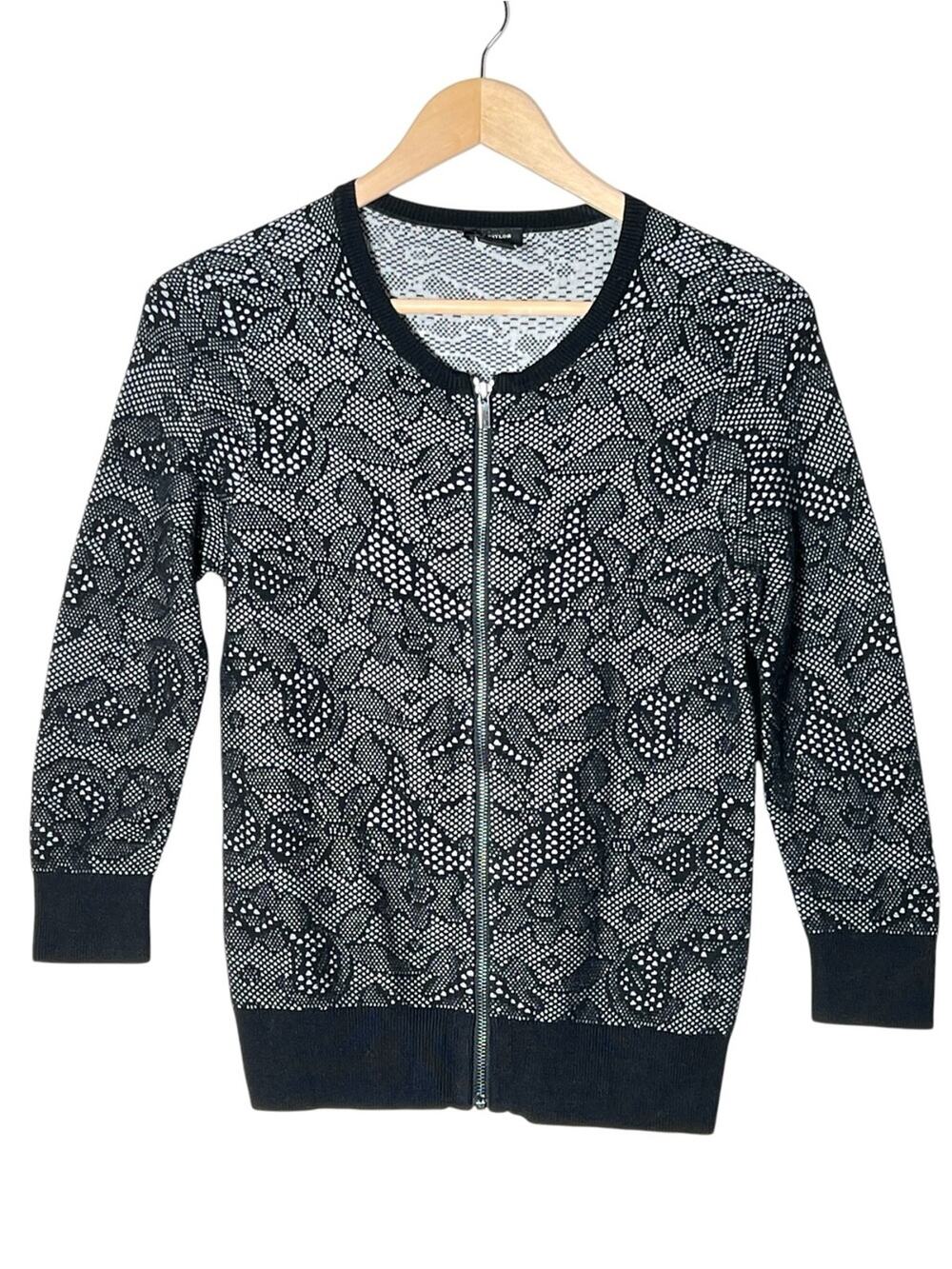 Ann Taylor Black & Gray Zip-Front Patterned Women’s Sweater size small B110